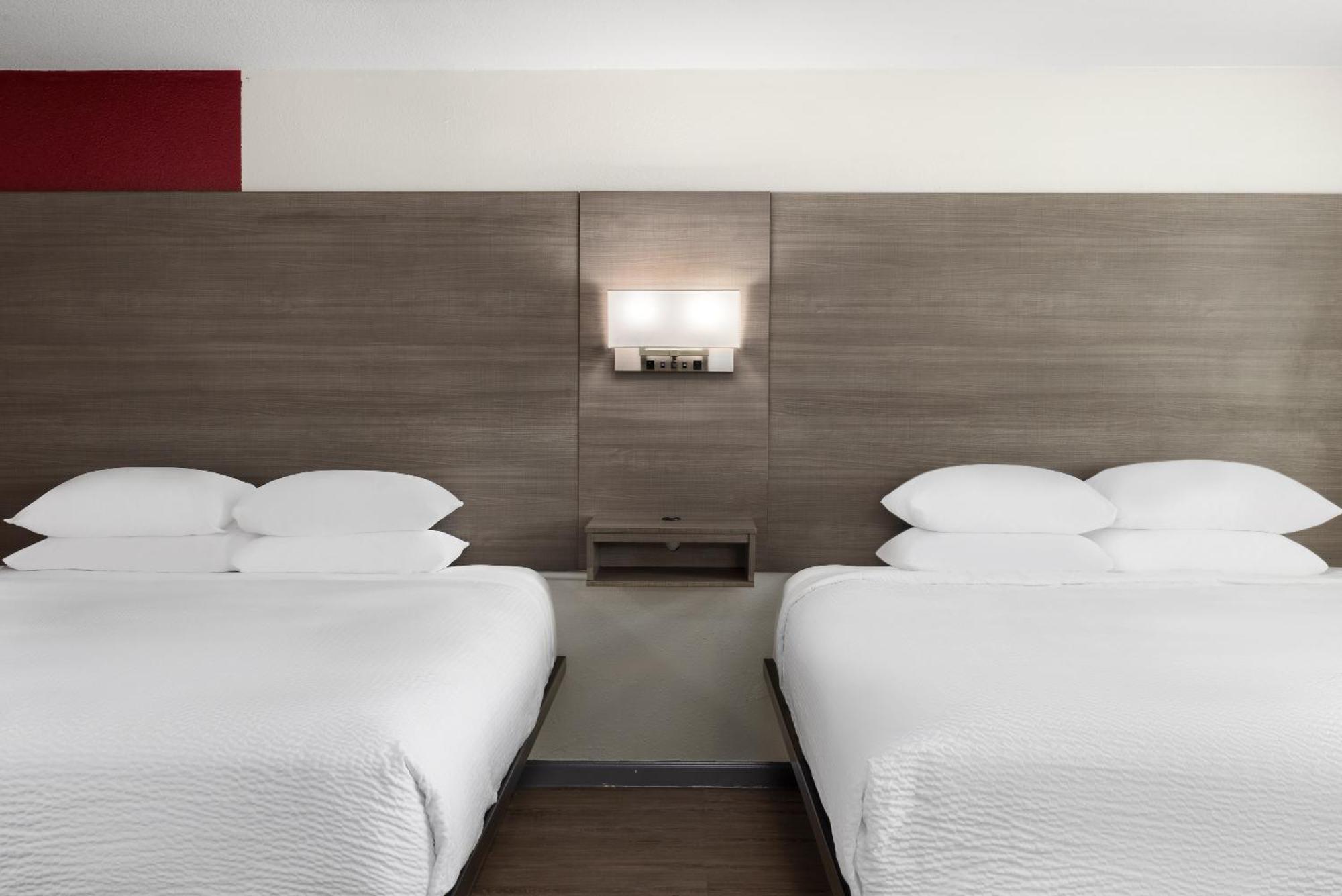 Ramada By Wyndham Medford Airport North Motel Eksteriør billede