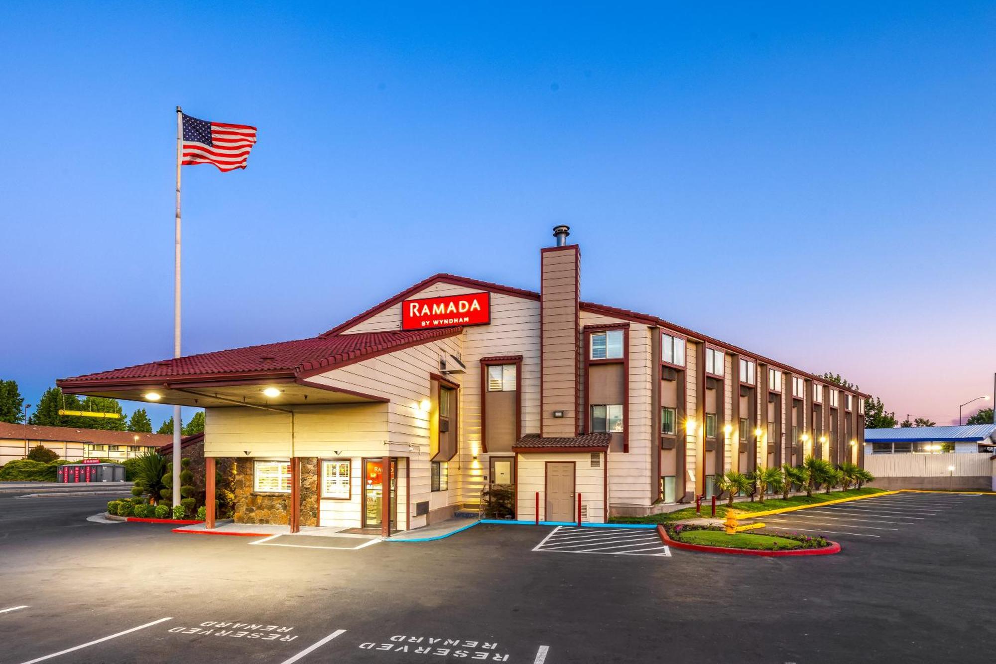 Ramada By Wyndham Medford Airport North Motel Eksteriør billede