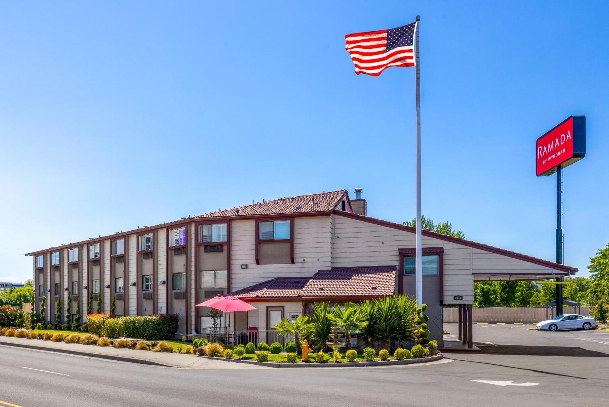 Ramada By Wyndham Medford Airport North Motel Eksteriør billede