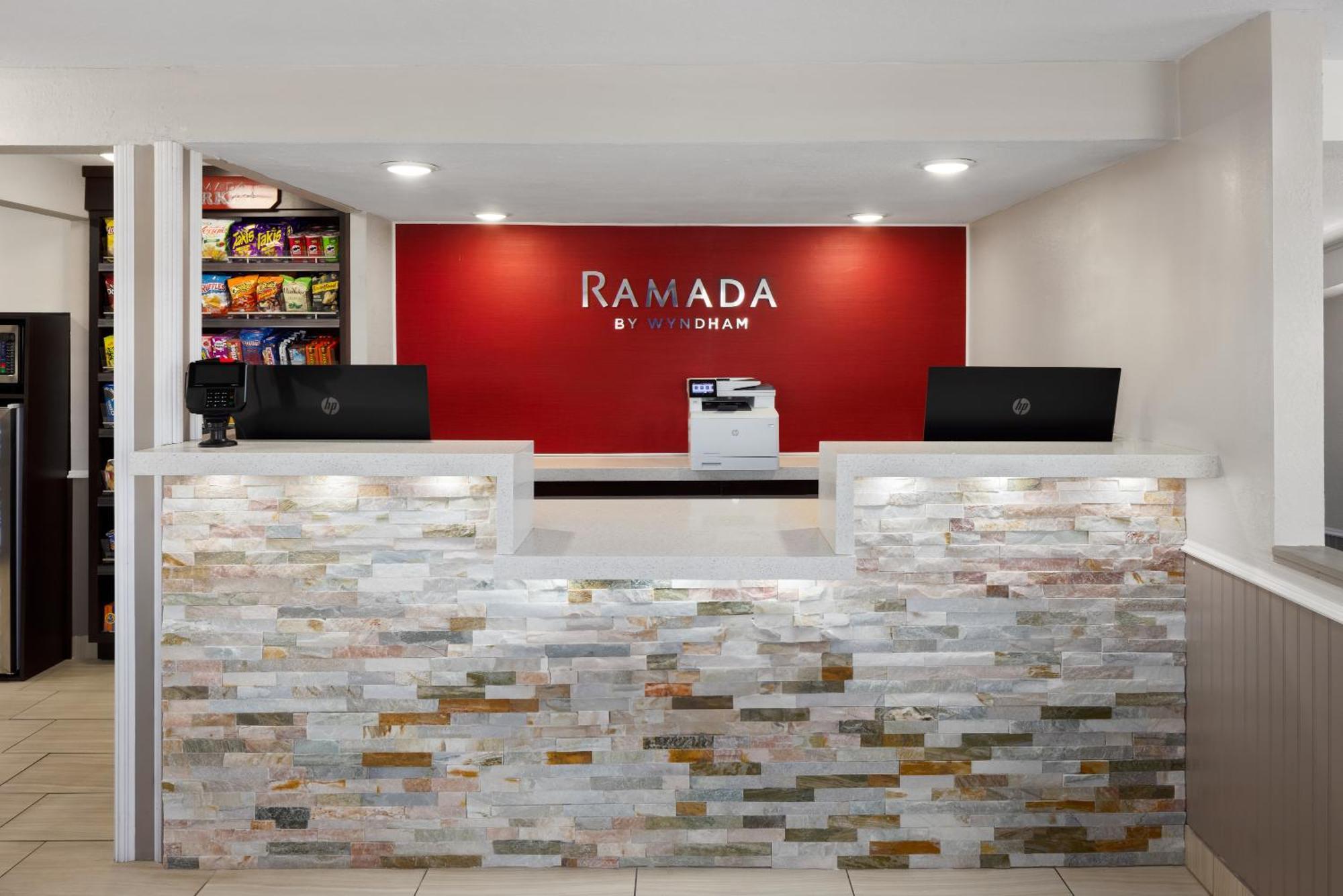 Ramada By Wyndham Medford Airport North Motel Eksteriør billede