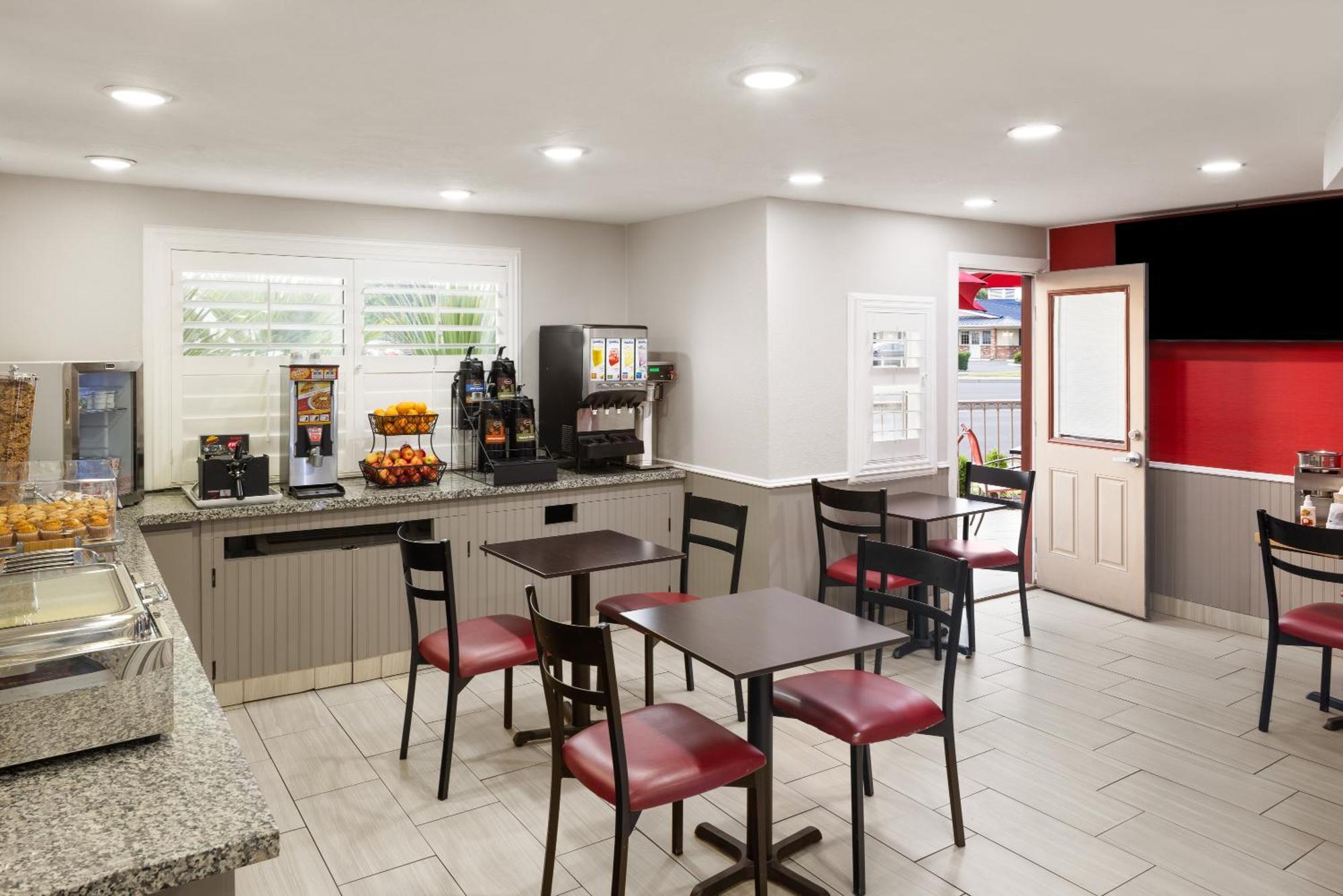 Ramada By Wyndham Medford Airport North Motel Eksteriør billede