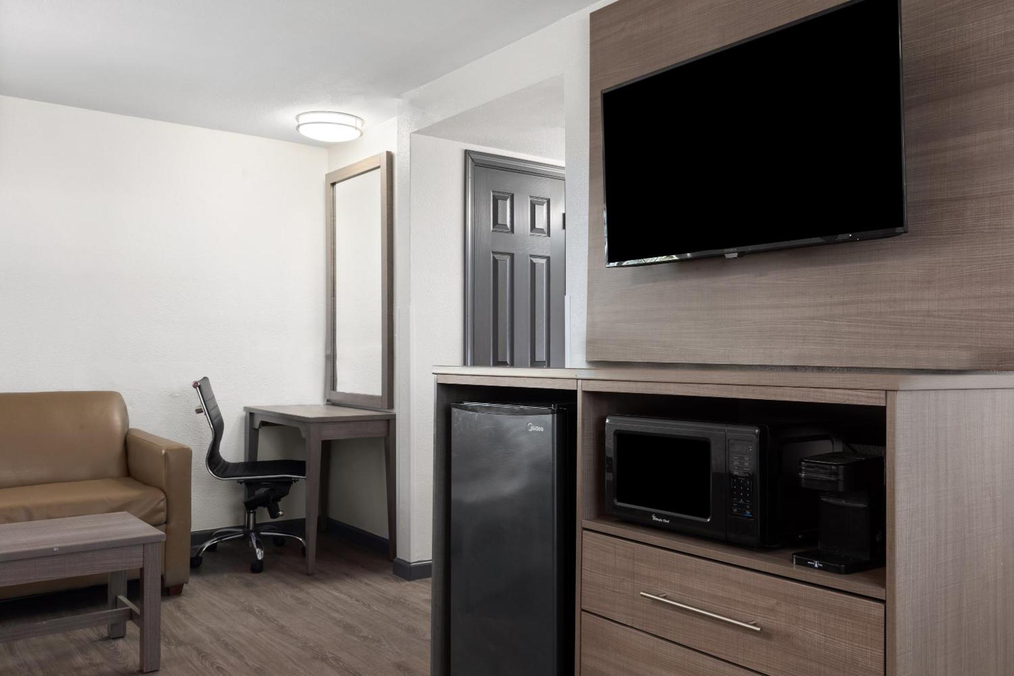 Ramada By Wyndham Medford Airport North Motel Eksteriør billede