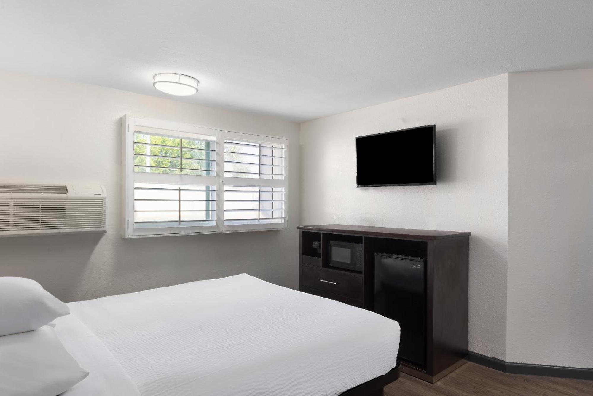 Ramada By Wyndham Medford Airport North Motel Eksteriør billede