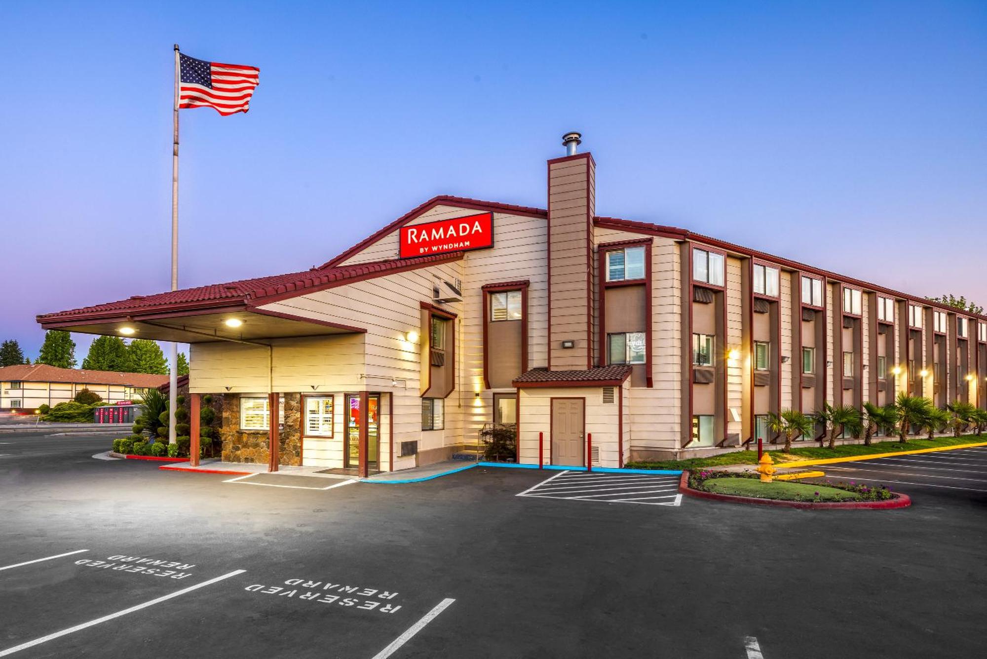 Ramada By Wyndham Medford Airport North Motel Eksteriør billede
