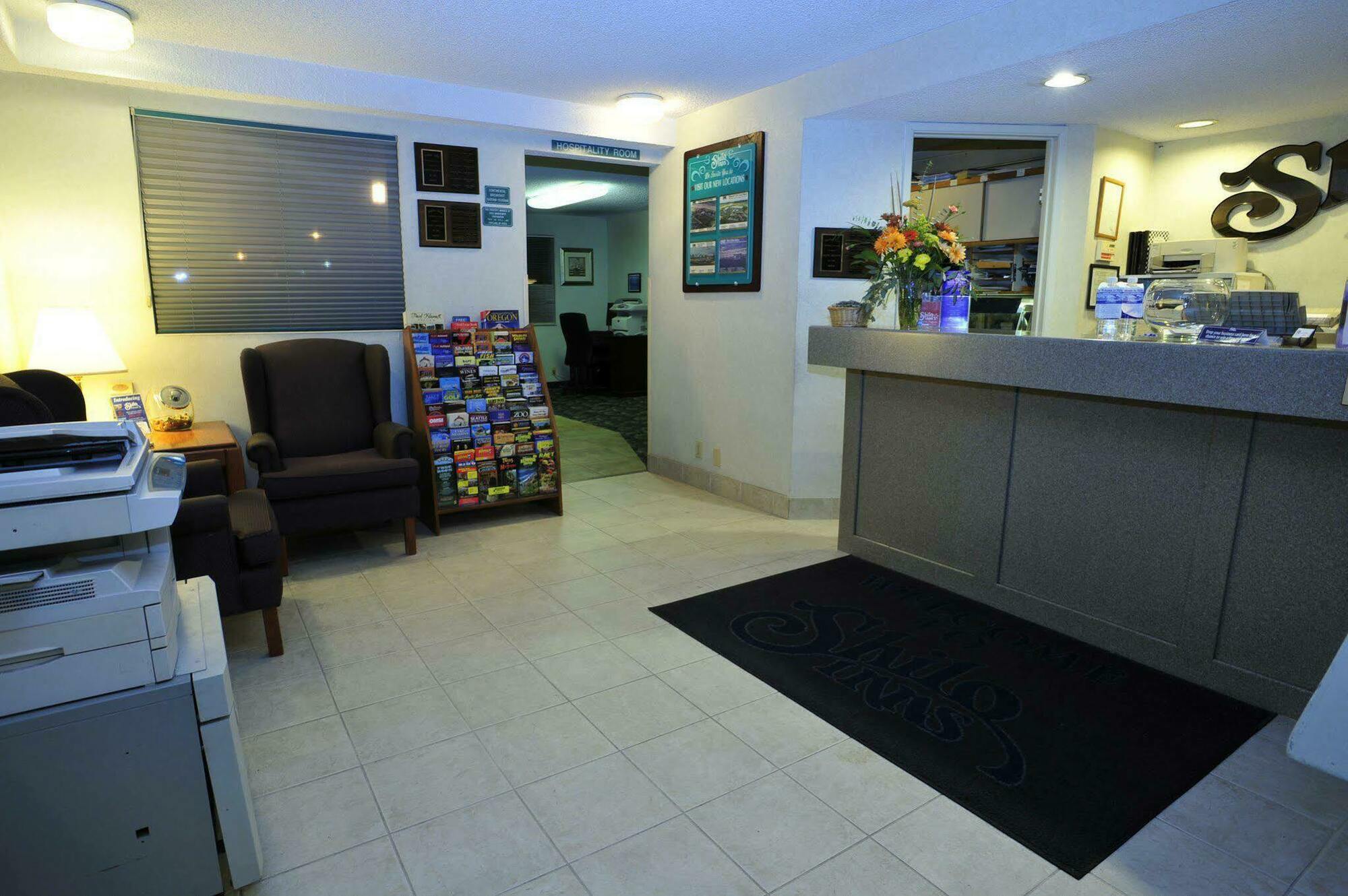 Ramada By Wyndham Medford Airport North Motel Interiør billede