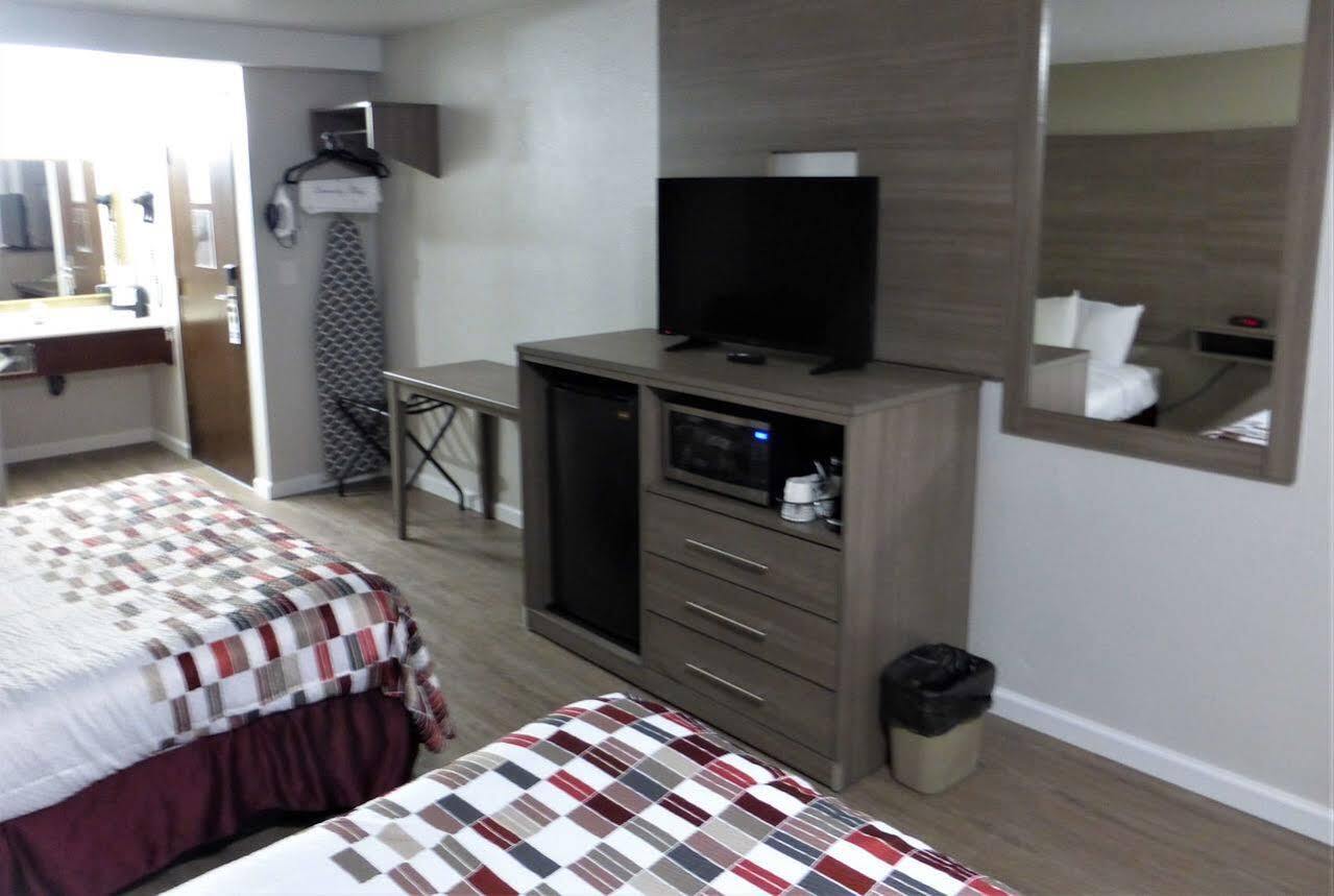 Ramada By Wyndham Medford Airport North Motel Eksteriør billede